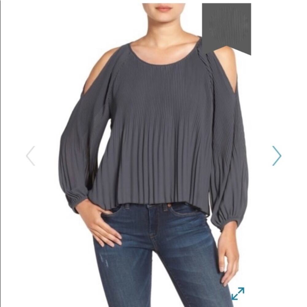 ASTR Cold Shoulder Gray Blouse Gray Small Top